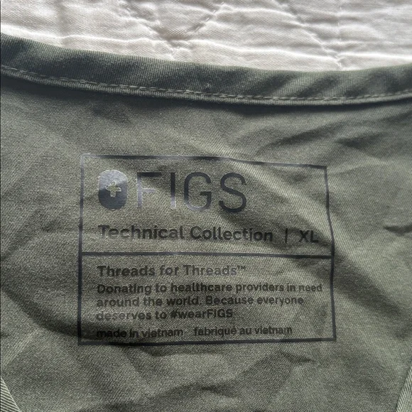 FIGS Scrub Set - Picture 2 of 15